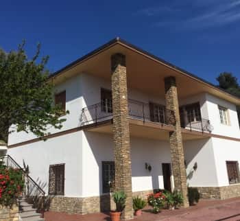 Villa in Bordighera met hof en zwembad