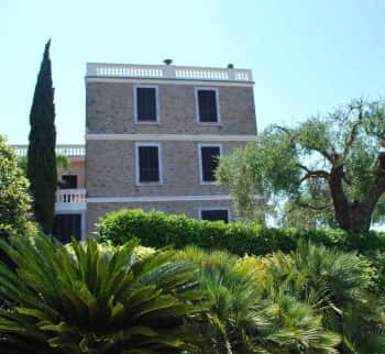 Elite landhuis met park in Bordighera, Ligurië